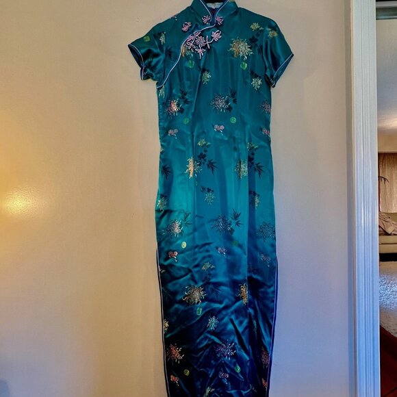 Japanese Geisha Dress - Picture 1 of 2